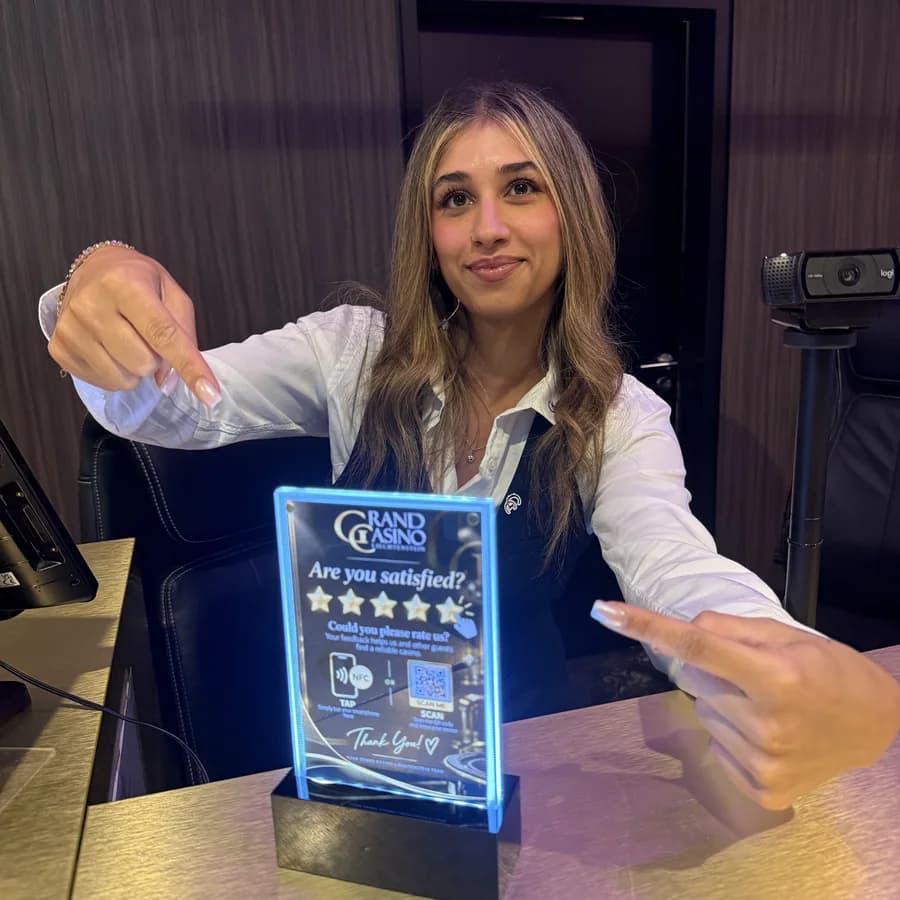 NFC-Aufsteller von tapnow.ch im Einsatz bei Grand Casino Liechtenstein