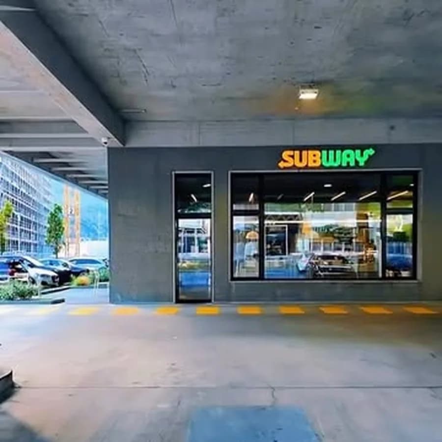 NFC-Aufsteller von tapnow.ch im Einsatz bei Subway Chur