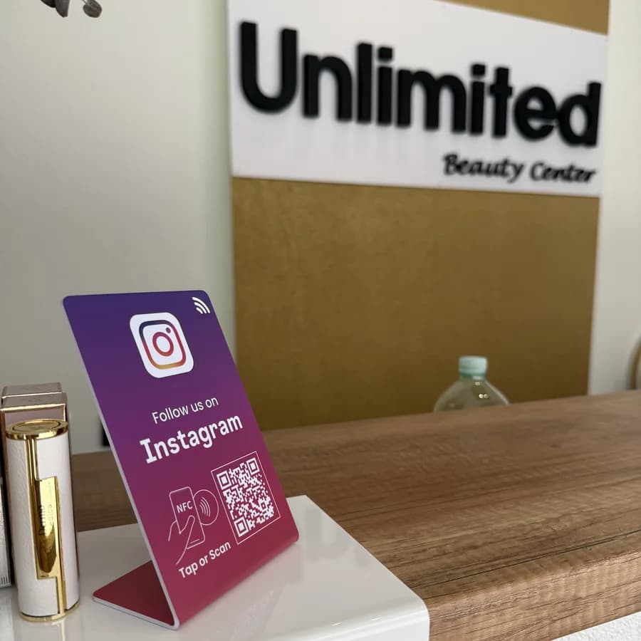 NFC-Aufsteller von tapnow.ch im Einsatz bei Unlimited Beauty Center